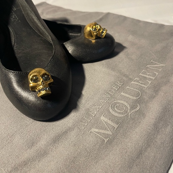 Alexander McQueen Black Flats with Jeweled Gold Skull Detail. Like New - Picture 3 of 10